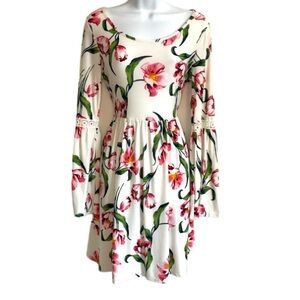Boutique Veveret multi white & pink floral long wide sleeve dress in size S NWOT